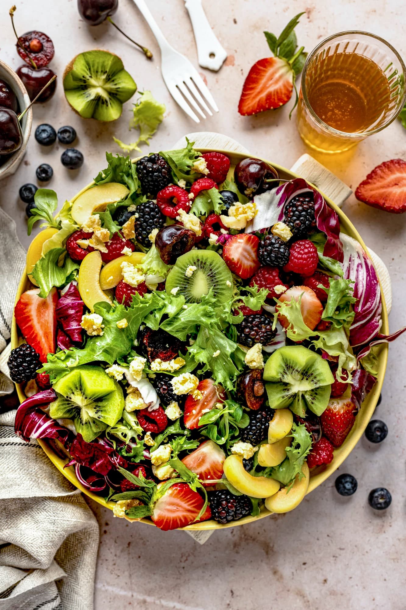 Salades avec des fruits