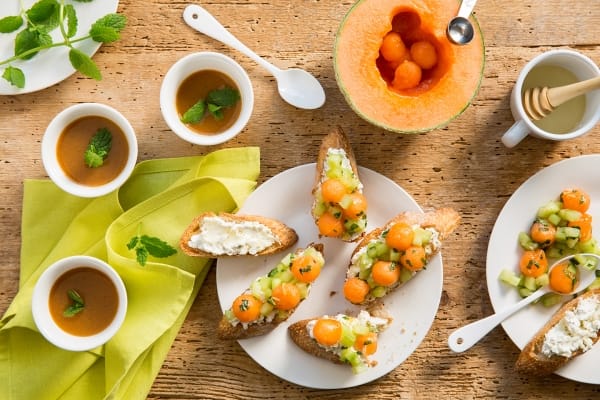Bruschetta rafraîchissante melon, concombre et miel