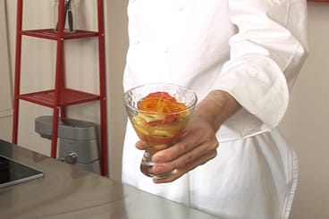 Soupe froide d'agrumes à la menthe et aux écorces d'oranges confites
