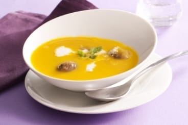 Velouté de potiron aux éclats de châtaignes et de chèvre