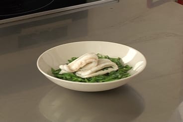 Filet de sole à l'estragon, pois gourmands et haricots verts