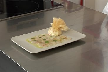 Aumônières de radis rouge et noir au chèvre et marinade de Saint jacques