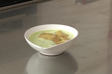 Crème de petits pois, raviole de gorgonzola et chèvre