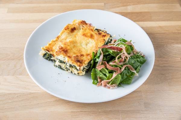 Lasagne d'épinards et son  jambon de pays