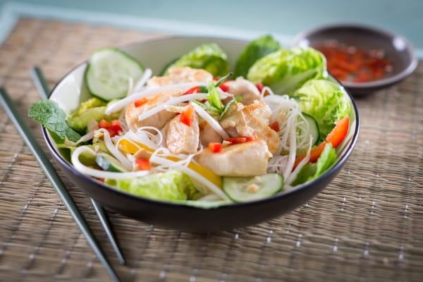 Bò Bún poulet et légumes croquants
