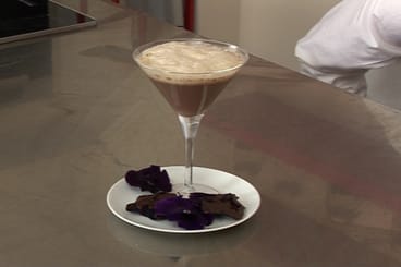 Cappuccino au chocolat et nuage d'orchidée