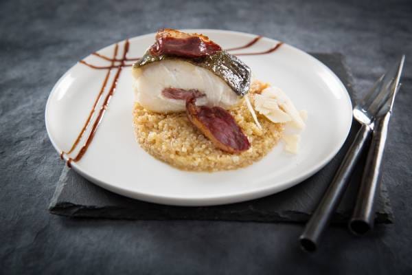 Pavé de cabillaud en croûte de noisette, risotto aux champignons et beaufort