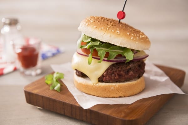 Burger de bœuf montagnard et mesclun