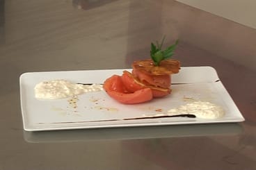 Mille-feuille de pommes de terre, chèvre et flétan fumé
