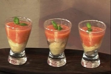 Soupe froide de tomates et poivrons, raviole de ricotta