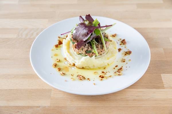 Parmentier d'andouillette, pommes de terre écrasées à l'huile de noix