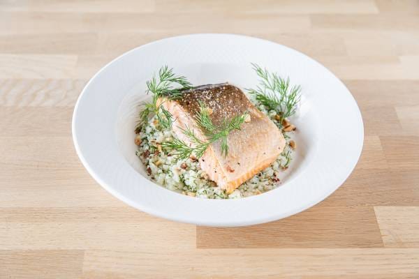 Pavé de saumon basse température, semoule de chou fleur à l'aneth