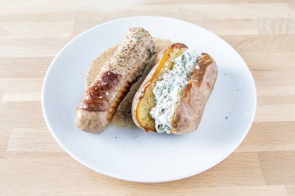 Andouillette grillée sauce moutarde, pommes au four