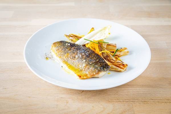 Filet de bar rôti, endives à l'orange 