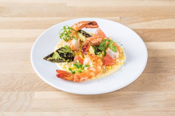 Gambas mimosa, mayonnaise pamplemousse et avocat brûlé