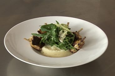 Ailerons de volaille à la moutarde violette, mousse de céleri