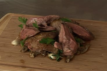 Canard confit aux échalotes et à l'ail