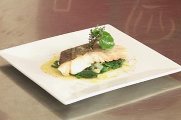 Double darne de cabillaud en papillote et pousses d'épinard