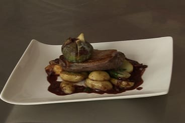 Filet de canette au cacao, pommes de terre et figues