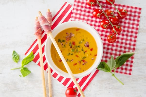 Gaspacho glacé, gressins au Parme