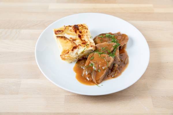 Langue de bœuf sauce piquante et son gratin dauphinois 