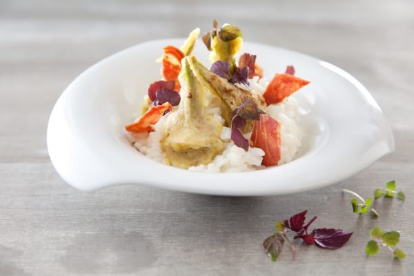 Risotto artichauts en tempura safrané et chips de jambon cru