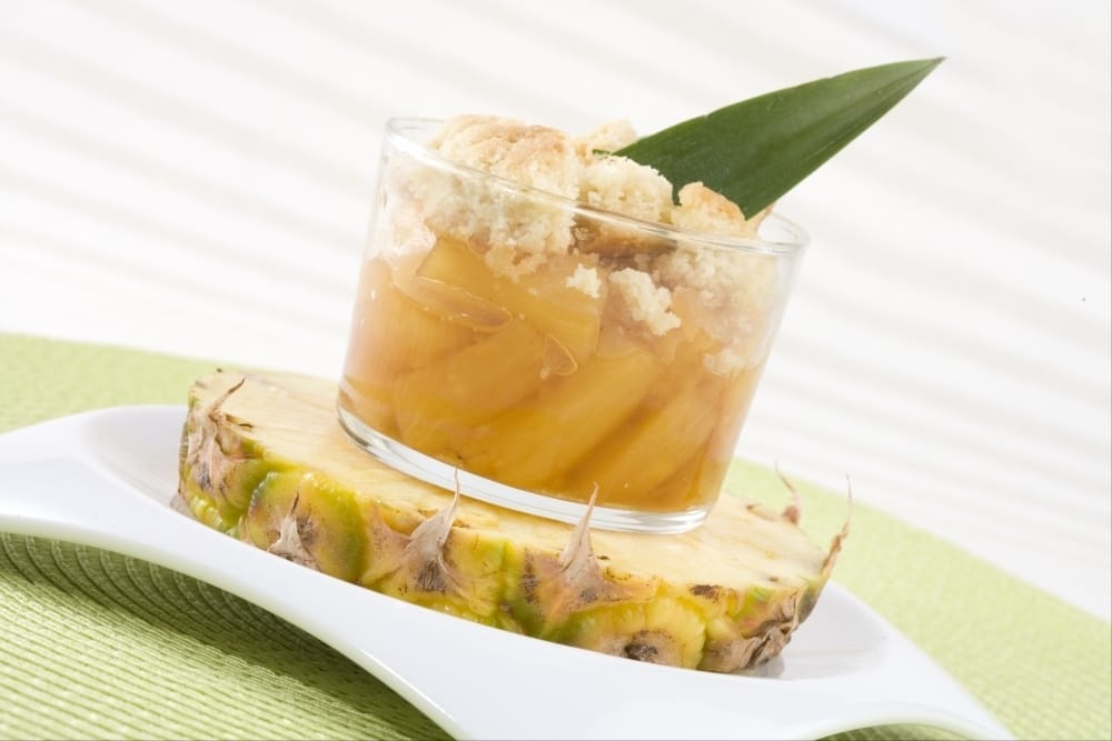 Crumble d'ananas au caramel et vanille bourbon