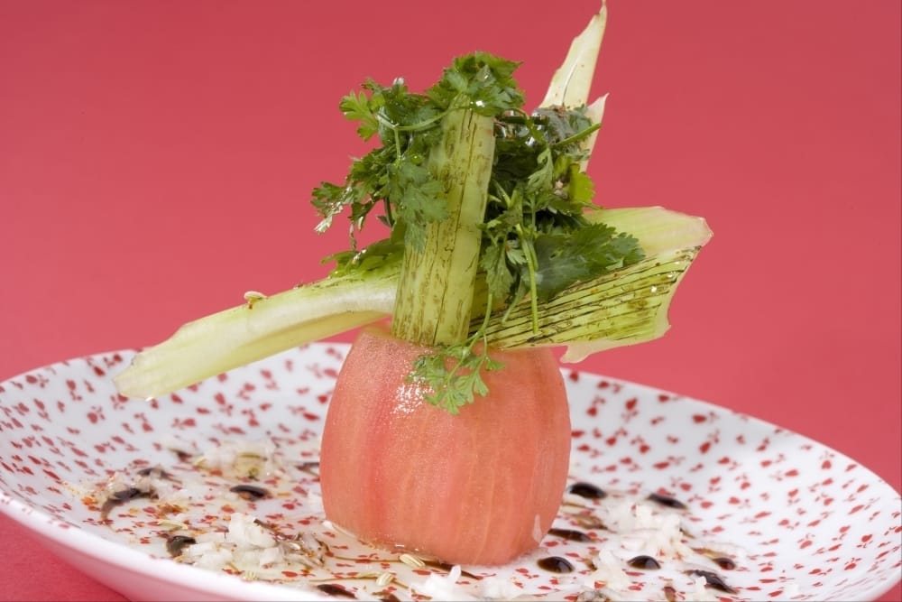 Coffre de tomate, trévise et céleri branche grillé