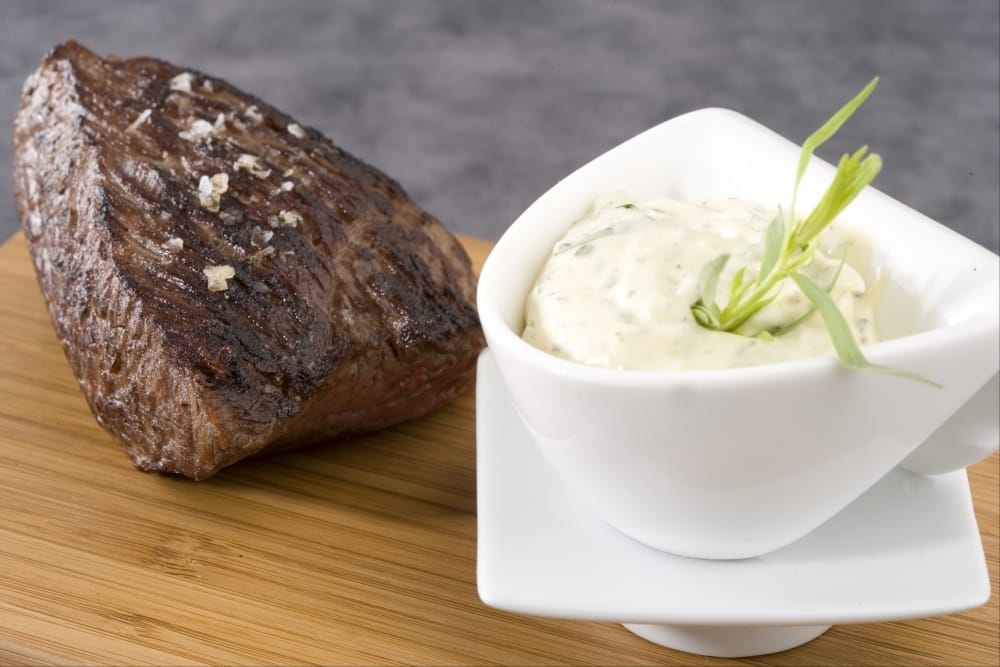 Bavette  grillée, sauce béarnaise