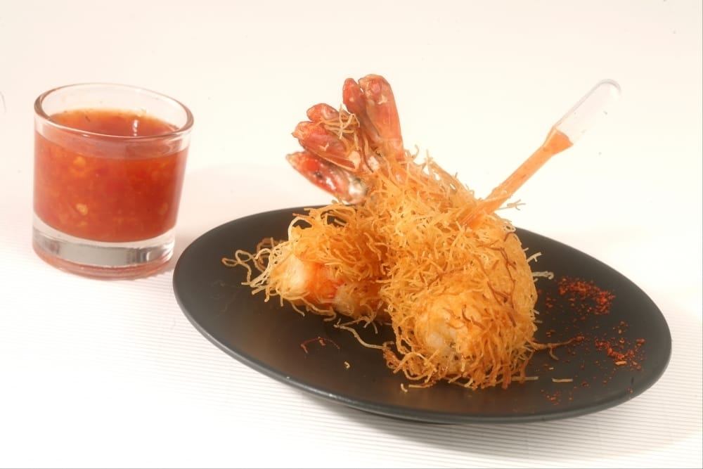 Hérisson de gambas en kadaïf piquées à la sauce piquante
