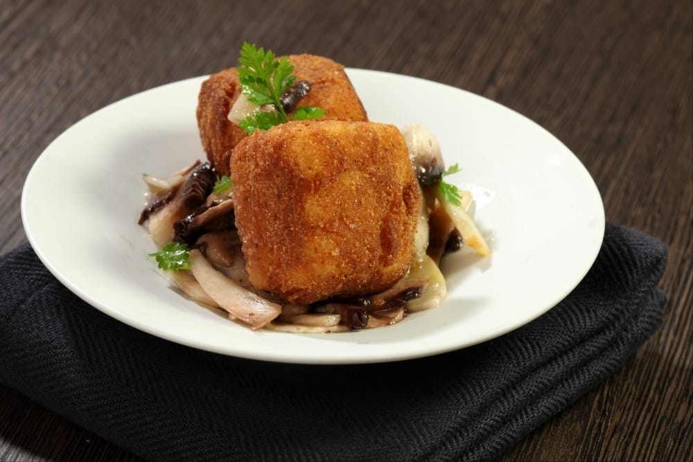 Risotto frit, salade de champignons crus