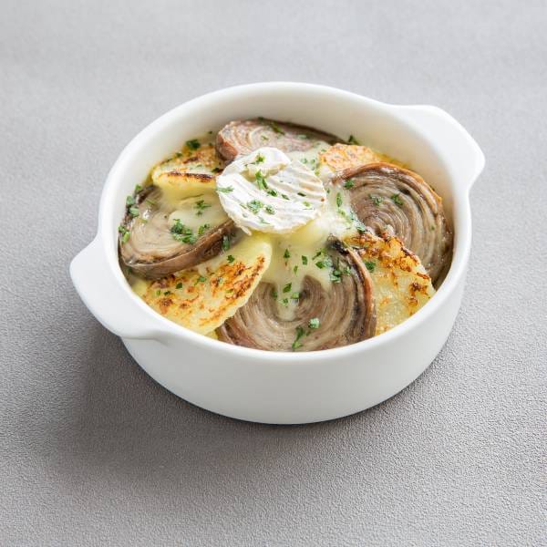 Gratin d’andouilles de Guéméné façon Tartiflette au camembert.