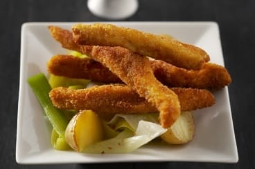 Poulet croustillant, salade de poireaux et sauce tartare