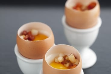 Calamars à l'espagnole dans un oeuf cocotte