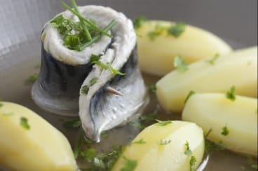 Maquereaux pochés et pommes de terre à l'anglaise
