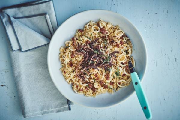 Poêlée d'encornets à la sarriette, riz basmati et chorizo