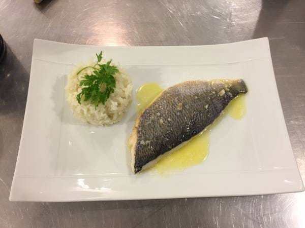 Filet de daurade sauce beurre blanc, riz pilaf
