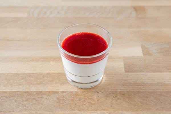 Fromage blanc et coulis aux fruits rouges 