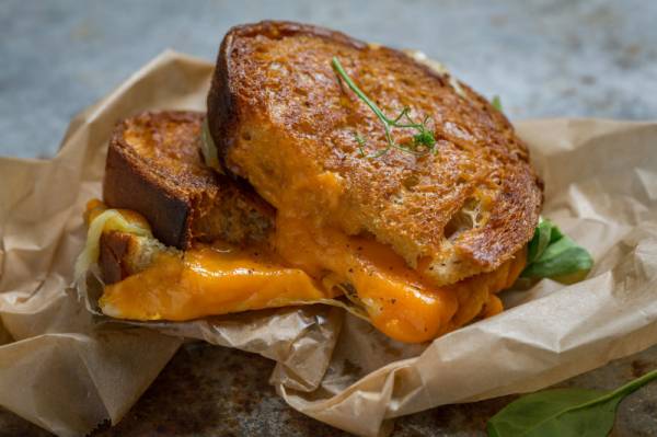 Grilled Cheese et oignons en pickles