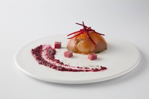 Aspics de gambas et betterave poivrée