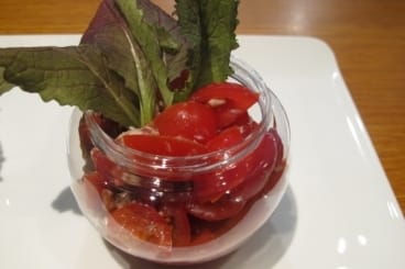 Salade de sardines aux groseilles et tomates cerises