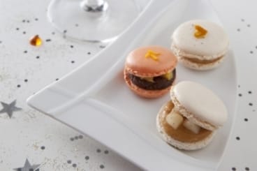 Macaron caramel au beurre demi-sel et poire pochée