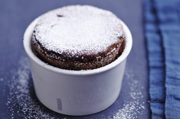 Soufflé au chocolat et griottes