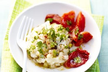 Tartare de loup de mer, pétales de tomates confites