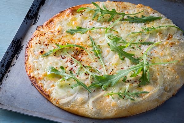 Pizza blanche à la mozzarella di buffala avec le four Absolute Whirlpool