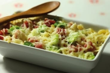 Gratin de coquillettes aux fèves et jambon blanc