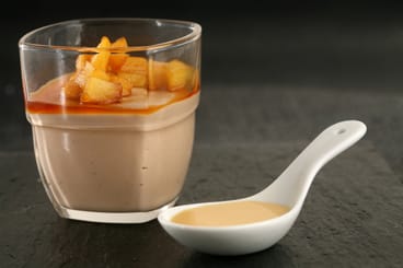 Mousse au chocolat au lait et pommes caramélisées