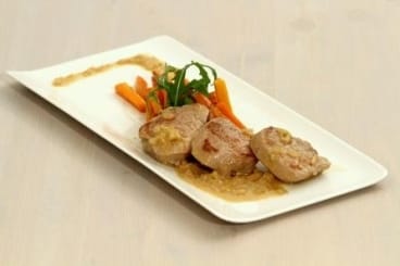 Sauté de porc à la moutarde, carottes au lard fumé