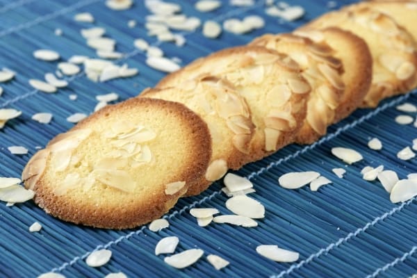 Tuile géante aux amandes