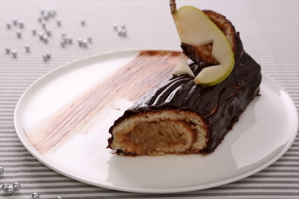 Bûche de Noël crème de marrons et poire fraîche